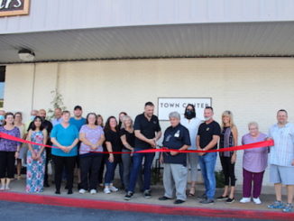 Ribbon cutting Shenandoah