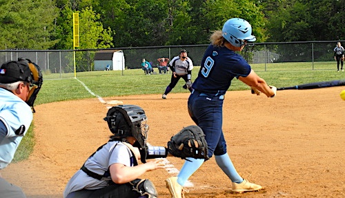 Maddie Gordon batting