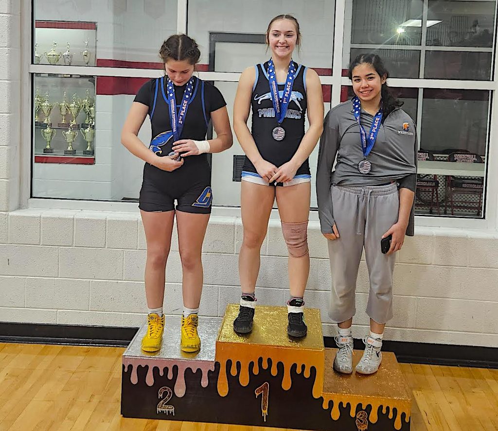 PCHS_Wrestling_girls_podium2