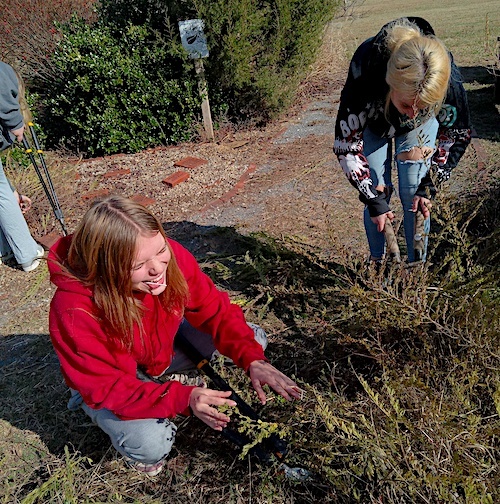 LHS_DavePonnMemGarden_laughing